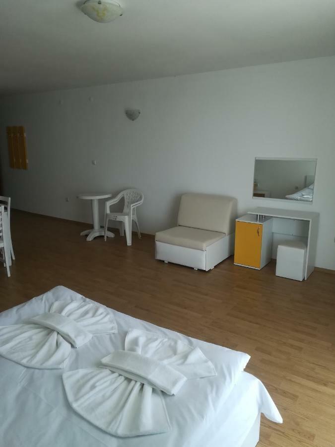 Apartment Rutland Ravda Esterno foto